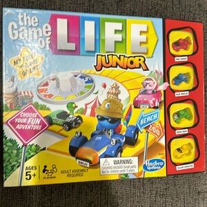 NWT opened but never used the game of life junior   Ages 5+